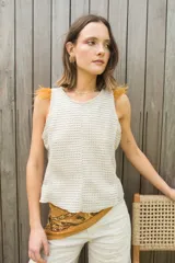 Aros dorados de acero quirúrgico con baño en oro, diseño de ramillete.