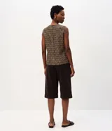 Blusa sin mangas Marfinno con estampado geométrico, confeccionada en viscosa, con escote redondo y corte recto.