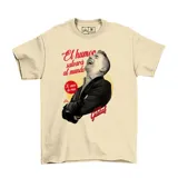 Remera de algodón color beige con estampa frontal gráfica que incluye la figura del comediante Gustaf, la frase 'El humor salvará al mundo' y el texto '30 años de risa'.