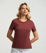 Remera básica de cuello redondo y manga corta, confeccionada en algodón suave y transpirable. Presenta un diseño liso y versátil, ideal para uso diario.