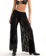 Pantalón de encaje negro con corte palazzo y cintura elástica.