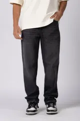 Pantalón de jean negro de corte relajado, con efecto desgastado y diseño clásico de cinco bolsillos.