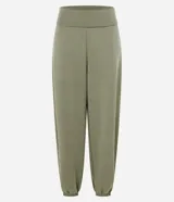 Pantalón aladín de microfibra color azul, de corte amplio con caída fluida, cintura ancha plegable y bajos elastizados.