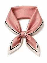 Pañuelo cuadrado de satén en color rosado, con bordes en tono crema y líneas negras decorativas.