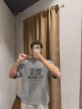 Remera gris con efecto acid wash y diseño oversize. Presenta un estampado frontal con la inscripción "KILLING IN THE NAME OF" y la frase "NOW YOU DO WHAT THEY TOLD YA".