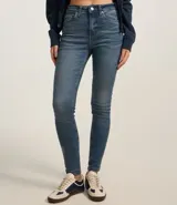 Pantalón skinny de jeans con elastano, de cintura alta y lavado dirty.