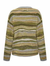 Sweater de punto RKF modelo Samba, confeccionado con mezcla de algodón orgánico, acrílico, lino orgánico, tencel y nylon. Presenta diseño de rayas horizontales en tonos verde, amarillo, gris y beige, con cuello redondo y mangas largas.