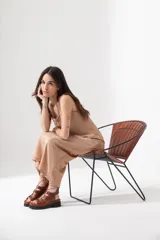 Vestido largo de lurex azul marino con breteles finos.