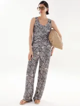 Musculosa con estampado animal print de leopardo y lentejuelas.