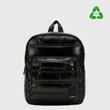 Mochila de diseño acolchado en color turquesa, confeccionada con material reciclado rPET. Cuenta con un compartimento principal amplio con espacio para notebook, bolsillo frontal con cierre y correas acolchadas para mayor comodidad.