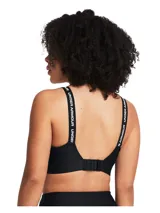 Top deportivo de alto soporte Under Armour, diseñado para actividades de alta intensidad. Presenta un diseño en color negro con tirantes elásticos ajustables que incluyen el logo de la marca, y una banda inferior con el logo de Under Armour. Cuenta con almohadillas moldeadas y panel frontal de malla para mayor transpirabilidad.