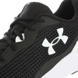 Championes de running Under Armour Surge 3, color negro con suela blanca y logo de la marca en blanco en el lateral. Confeccionados en malla transpirable.