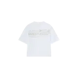 Remera oversize blanca de manga corta con estampado gráfico en tono gris claro en la parte posterior y diseño de corte amplio.