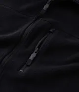 Buzo de hombre confeccionado en tejido fleece con felpa, de corte recto y cuello alto. Cuenta con cierre frontal completo, bolsillos laterales y un bolsillo adicional con cierre en el pecho.