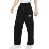 Pantalón de jogging negro con cintura elástica ajustable con cordón, corte holgado y logo Nike bordado en color naranja en la pierna izquierda.