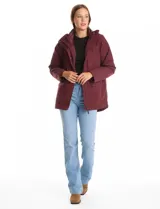 Campera de abrigo 3 en 1 color bordó, compuesta por una parka exterior con capucha, cierre frontal con botones a presión, bolsillos con solapa y ajuste interno en la cintura, y un chaleco interior desmontable con cierre.