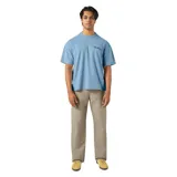 Remera de manga corta Dickies, color azul, con logo de la marca estampado en el pecho en tonos marrones. Presenta un corte relajado y cuello redondo.