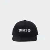 Gorro negro con logo de la marca Stance bordado en blanco en el frente.