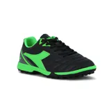 Championes de fútbol 5 Diadora Tifosi TF Teen, color negro con detalles en verde flúor.