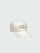 Gorra tipo baseball color negro con logo bordado en color blanco en la parte frontal.