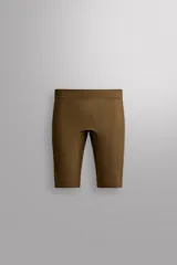 Mallas cortas de running Zara Athleticz para hombre, de color marrón, confeccionadas en tejido técnico y elástico con diseño acanalado.