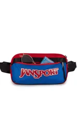 Riñonera JanSport Washington Waistpack, color azul con detalles en rojo y negro. Logo de la marca estampado en el frente.