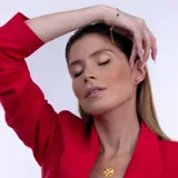 Aros de plata 925 bañada en oro 18k con piedras de ónix negro, labradorita y topacio blanco.