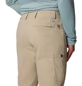 Pantalón Columbia Blood And Guts II para hombre, color beige, de corte recto y diseño funcional con bolsillos tipo cargo y tecnología de protección solar y repelencia a líquidos.