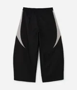 Pantalón barrel de poliéster color negro con recortes contrastantes en tono gris claro en los laterales, de corte amplio y urbano con cintura elástica.