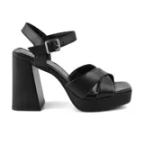 Sandalias de tacón alto color negro, con plataforma y tiras cruzadas sobre el empeine. Cierre con hebilla al tobillo y taco cuadrado. Marca Marco Donatti, modelo Sophia.