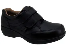 Zapatos de cuero negro con cierre de doble velcro, diseñados para ofrecer comodidad y soporte, con suela plana y acolchada.