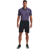 Short Under Armour de golf modelo UA Drive, color negro, de corte recto y frente plano. Confeccionado con tejido elástico con tecnología UA Storm que repele el agua, cintura elástica con agarre interno y cuatro bolsillos.