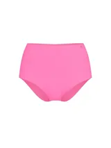 Bombacha tiro alto tipo brief sin costuras, color fucsia, confeccionada en microfibra suave con acabado invisible bajo la ropa.