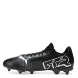 Championes de fútbol Puma Future 7 Play, color blanco con detalles en negro, celeste y fucsia. Presentan un diseño aerodinámico con cordones y suela con tapones para césped natural.