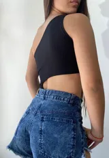 Body negro de morley con un hombro descubierto y abertura en la cintura.