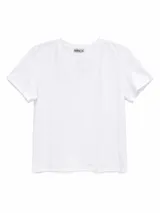Remera de algodón básica, color blanco, con cuello redondo y mangas cortas.