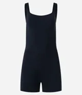 Enterito deportivo azul con escote cuadrado y breteles anchos.