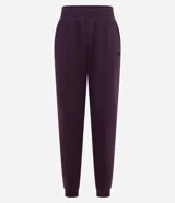 Pantalón de jogging deportivo color bordó, de cintura elástica, con frisos delanteros, bolsillos y puños en los tobillos.