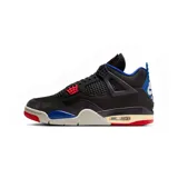 Zapatillas Air Jordan 4 Retro color negro con detalles en rojo y azul. Presentan suela de goma con cámara de aire visible y logo Nike Air en el talón.