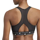 Top deportivo negro con espalda racerback, paneles de malla y logo Adidas blanco en el frente. Confeccionado en poliéster reciclado y elastano, con tecnología Aeroready y almohadillas removibles.