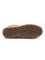 Championes Caterpillar modelo Apa Cush para hombre, confeccionados en cuero y gamuza de color marrón tostado, con cordones y suela de goma.