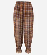 Pantalón aladim Blue Steel de chiffon con estampado de cuadros, corte amplio y voluminoso en las piernas. Cuenta con cintura elástica y acabado con fruncido en los tobillos.