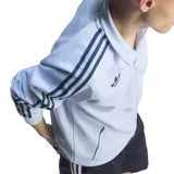 Campera deportiva Adidas de la Selección de Italia, color celeste, con cierre frontal y las clásicas tres tiras en azul marino en las mangas. Cuenta con bolsillos laterales, cuello alto y los escudos de Adidas y de la federación italiana bordados en el pecho.