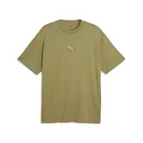 Remera Puma Sport Relax de color verde militar, con cuello redondo, mangas cortas y un pequeño estampado circular en el pecho con el logo de la marca.