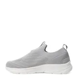 Championes deportivos Umbro modelo Glide, color gris con diseño de tejido tipo knit y suela blanca de goma. Presentan un estilo slip-on con tiradores en el talón y lengüeta, y un detalle gráfico en el lateral del talón.