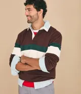 Saco de algodón con diseño de bloques de color en tonos marrón, verde y blanco. Presenta cuello polo con cierre de botones y mangas largas.