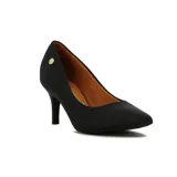 Zapato de taco alto Vizzano de color negro con diseño clásico y punta fina. Cuenta con un pequeño detalle metálico dorado en la parte lateral del talón y un interior contrastante en tono tostado.