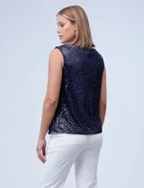 Blusa sin mangas de microtul bordado con lentejuelas plateadas, con forro interno a tono y escote volcado.