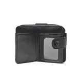 Billetera XL de textura granulada en color negro, con cierre perimetral y solapa frontal con broche decorado con una flor metálica.