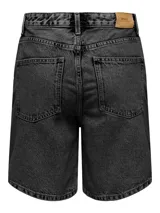 Short denim de tiro alto confeccionado en algodón, con diseño de corte recto, lavado claro y bolsillos delanteros y traseros.